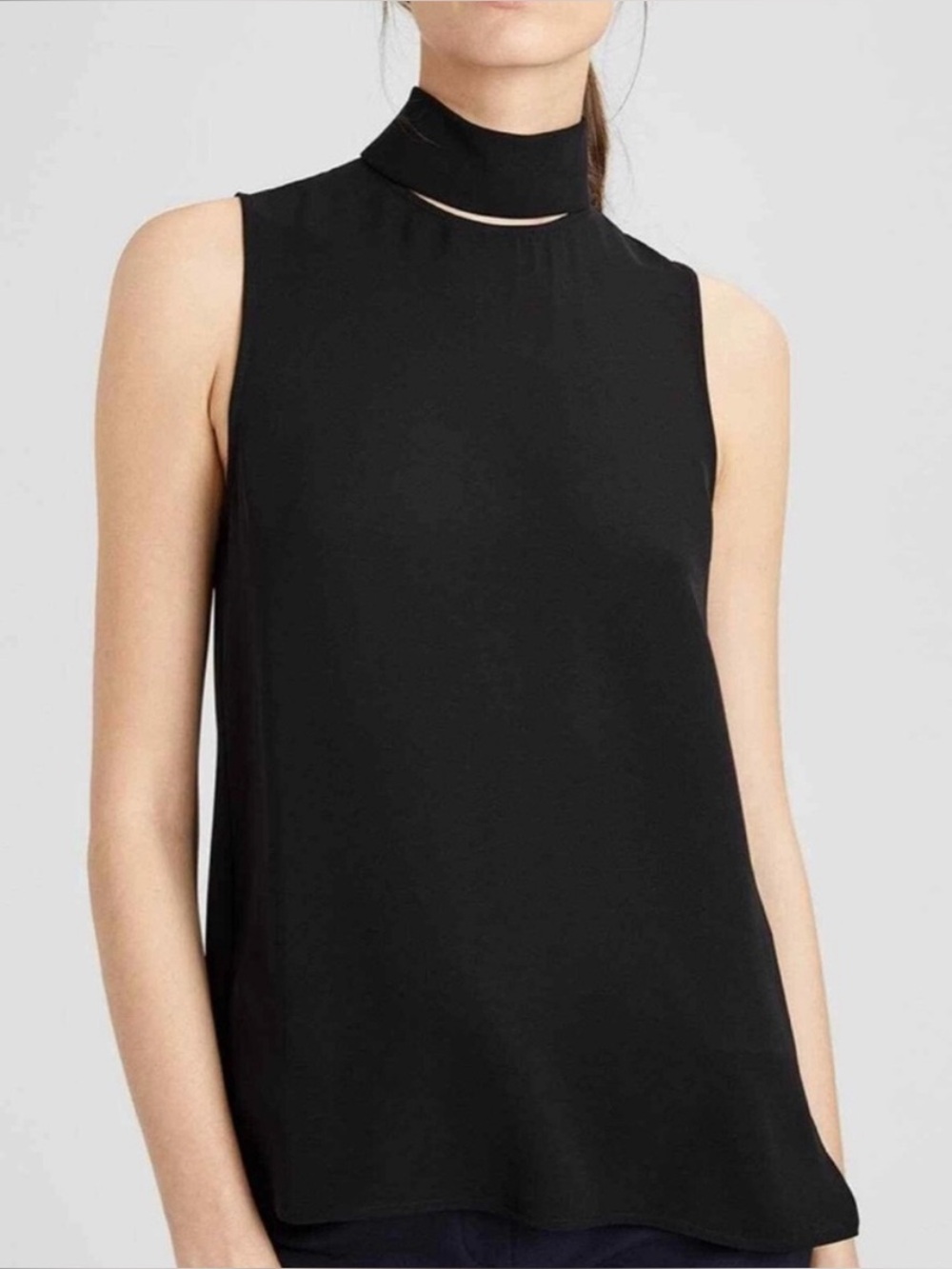 Theory 100% silk Sleeveless Mock Neck Top in Black